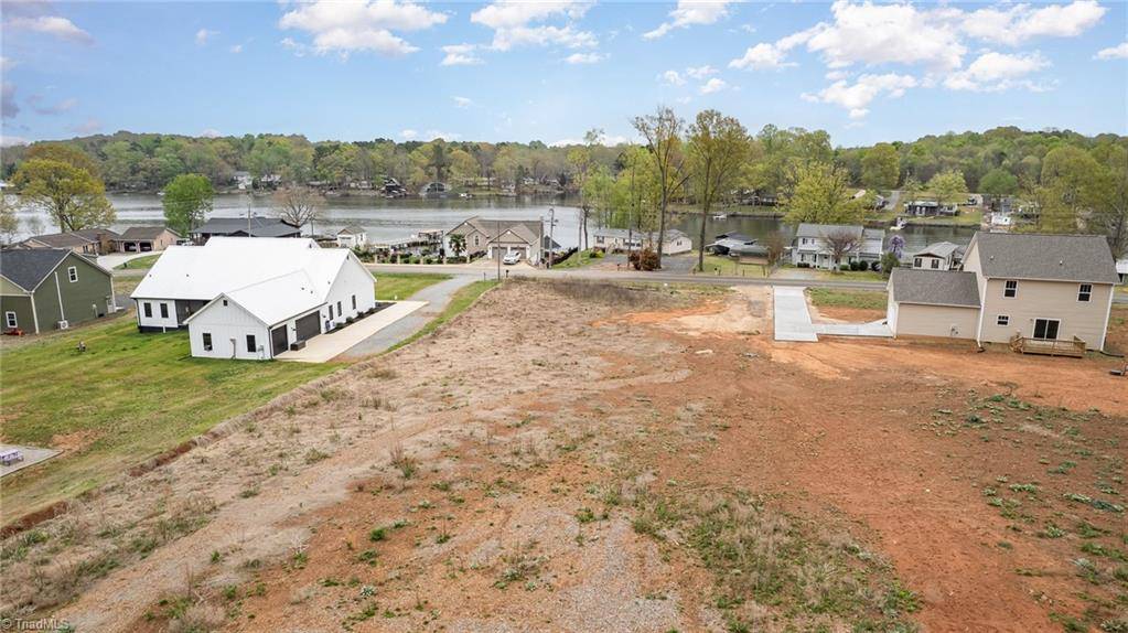 Lexington, NC 27292,884 Riverside DR