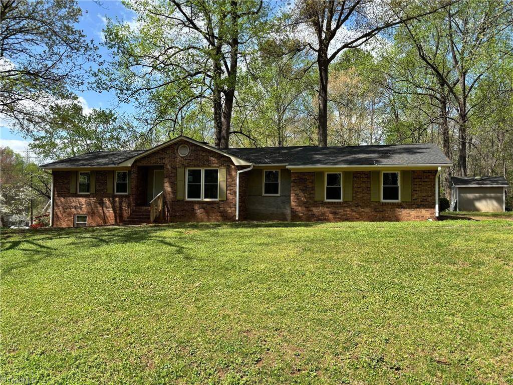 Winston-salem, NC 27107,4896 Candlelight DR