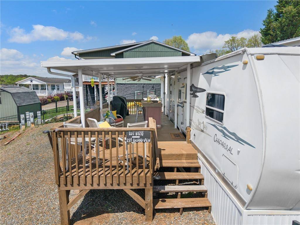 New London, NC 28127,221 Grand View DR