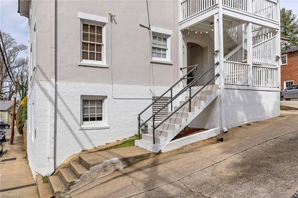 Winston-salem, NC 27101,72 West End BLVD #3