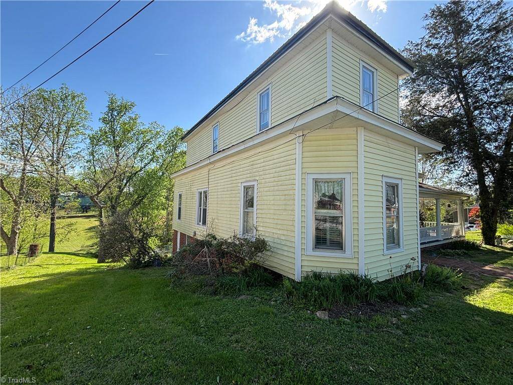 Elkin, NC 28621,228 Gwyn AVE