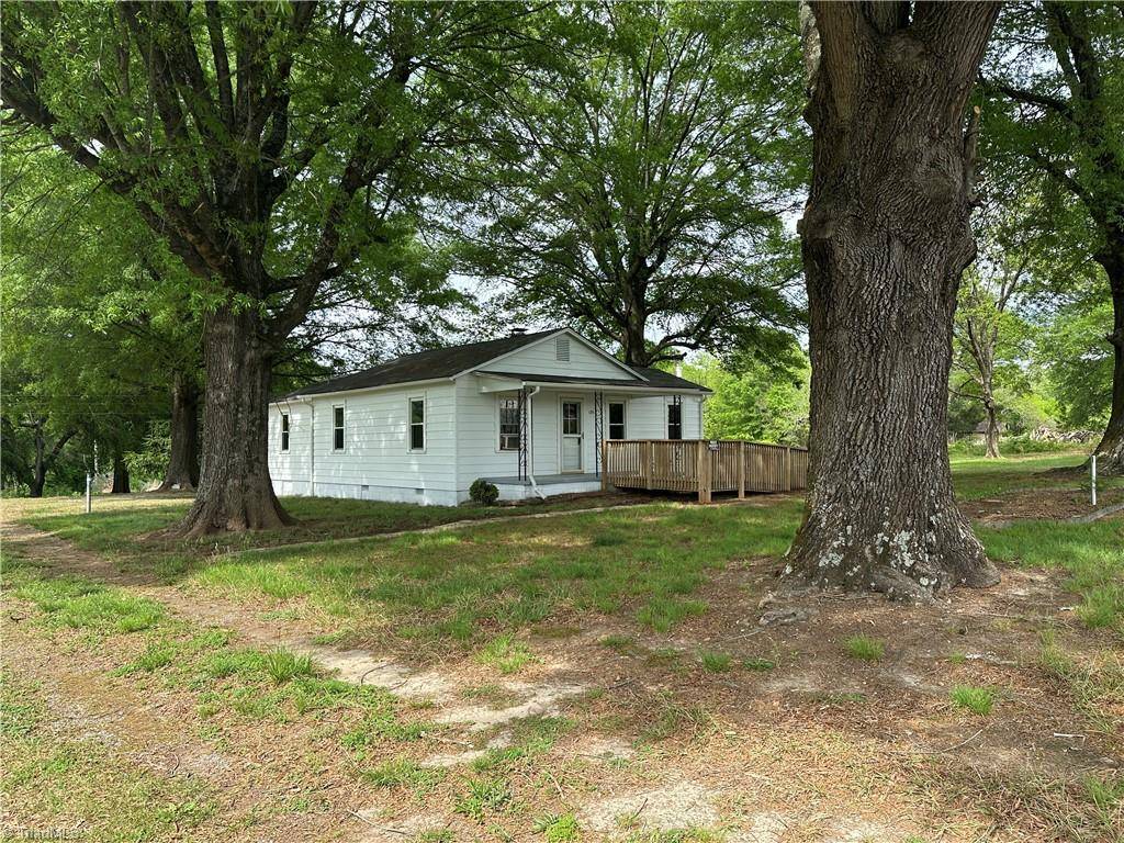 Hiddenite, NC 28636,135 Hendren LN