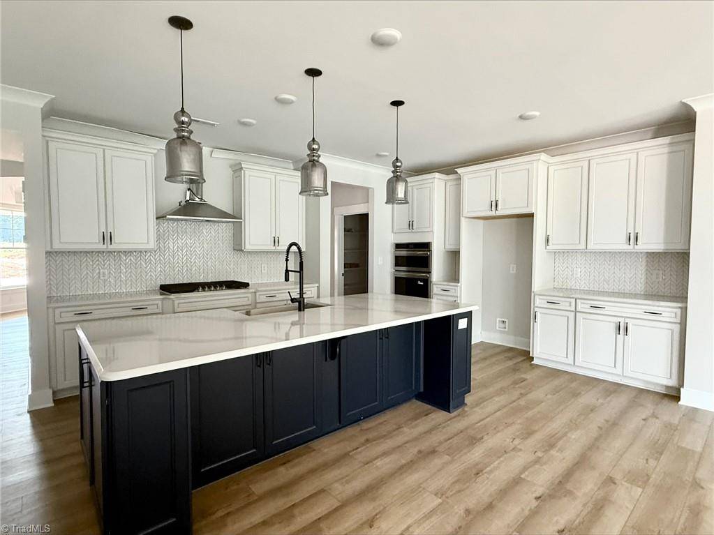 Clemmons, NC 27012,8112 Burberry TRL