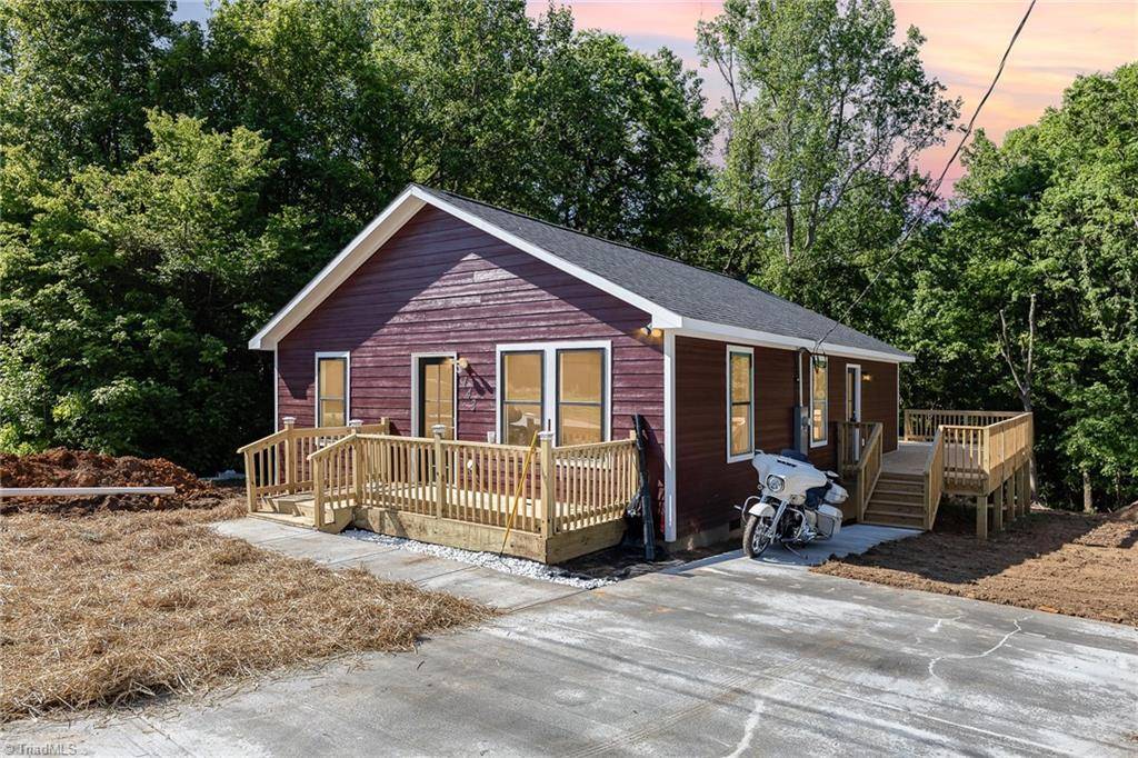 Mocksville, NC 27028,143 Hickory ST