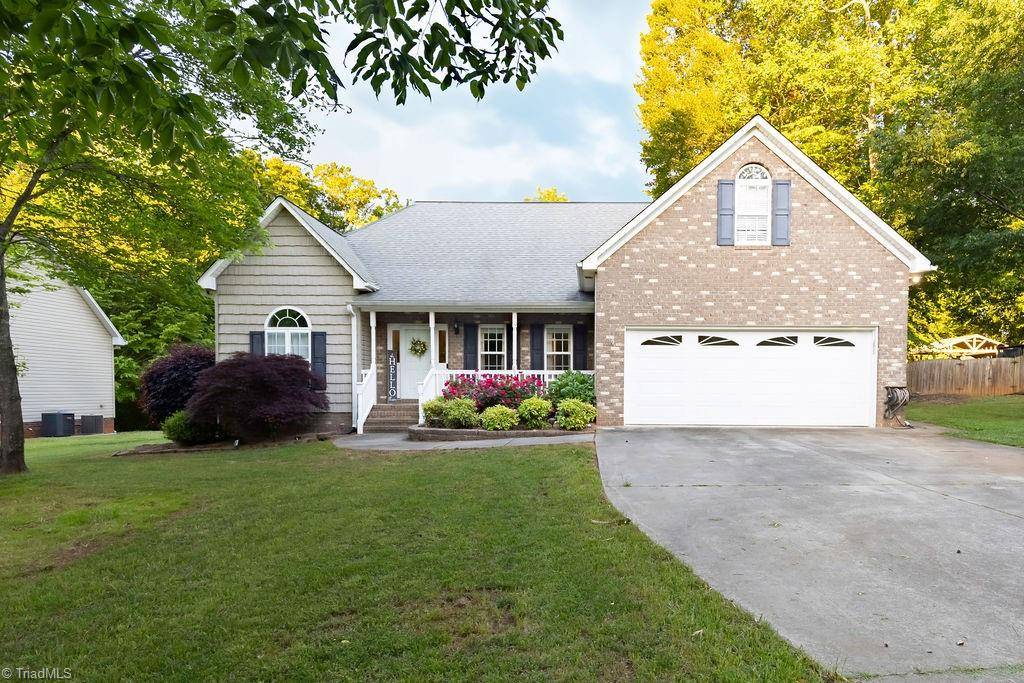 Advance, NC 27006,292 Montclair DR