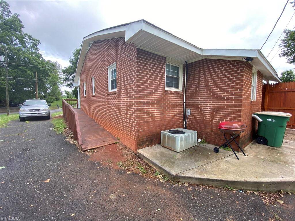 Dobson, NC 27017,419 Blessing DR