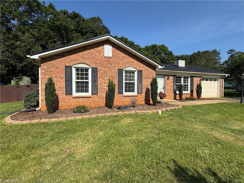 King, NC 27021,210 Hillcrest DR