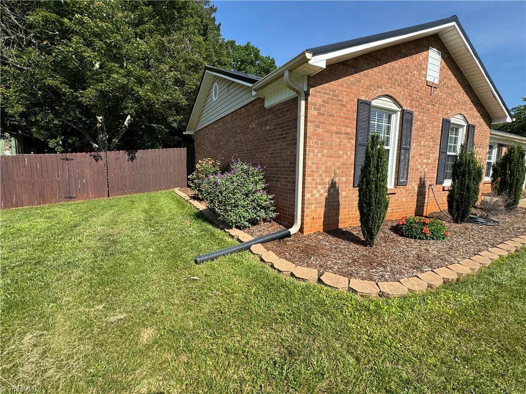 King, NC 27021,210 Hillcrest DR