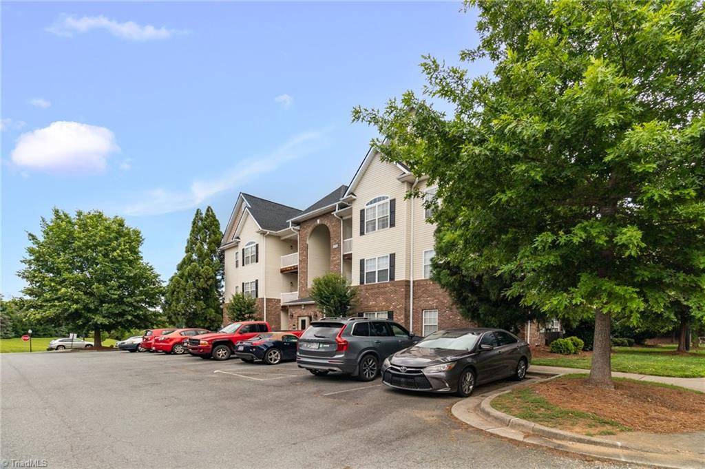 Winston-salem, NC 27103,2421 Eagle Creek CT #204