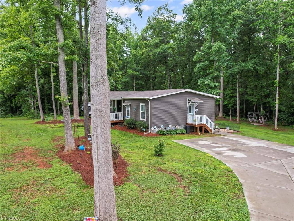 Lexington, NC 27292,142 Hickory RD