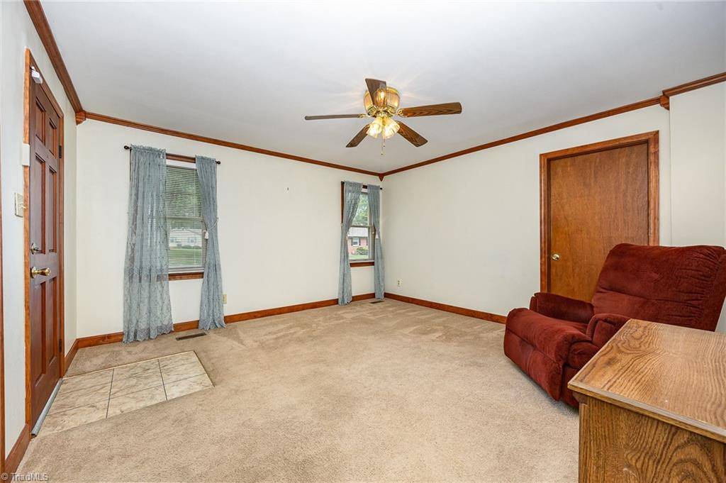 Yadkinville, NC 27055,208 Maple ST