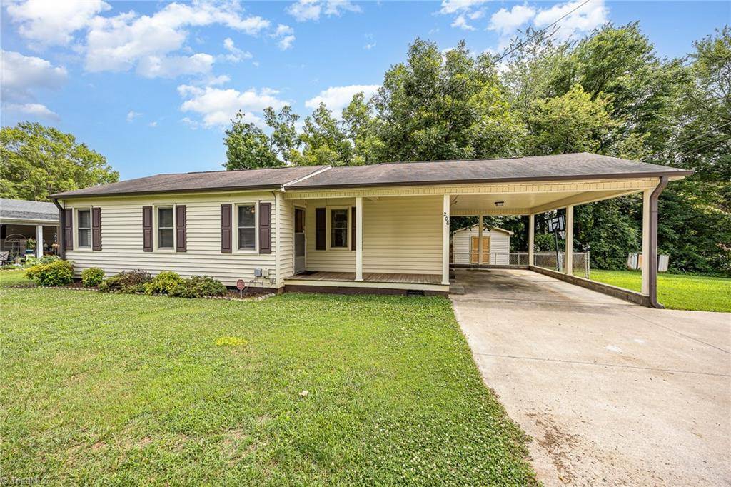 Yadkinville, NC 27055,208 Maple ST