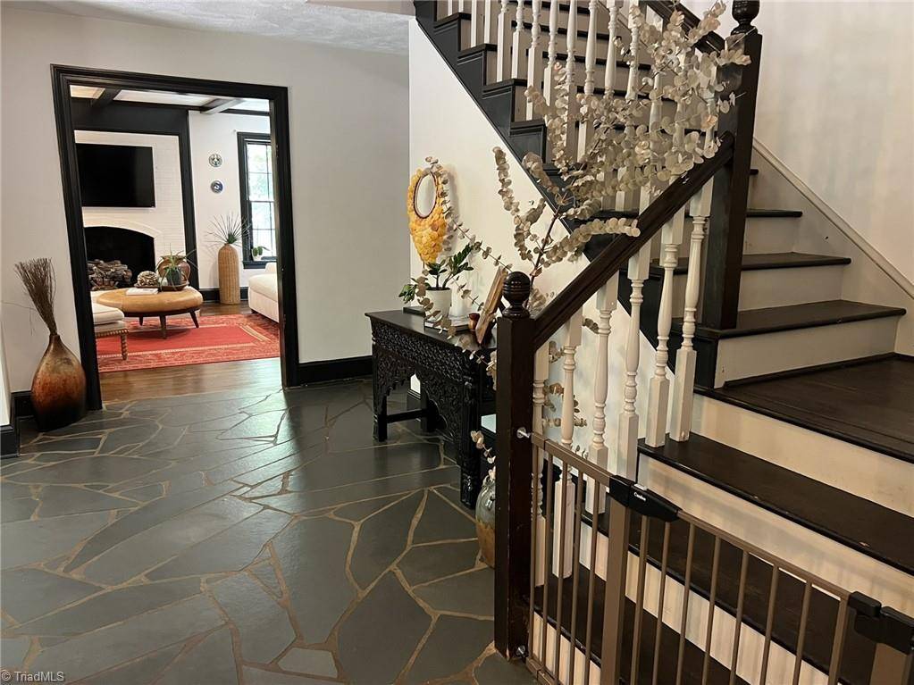 Winston-salem, NC 27104,590 Knob View DR