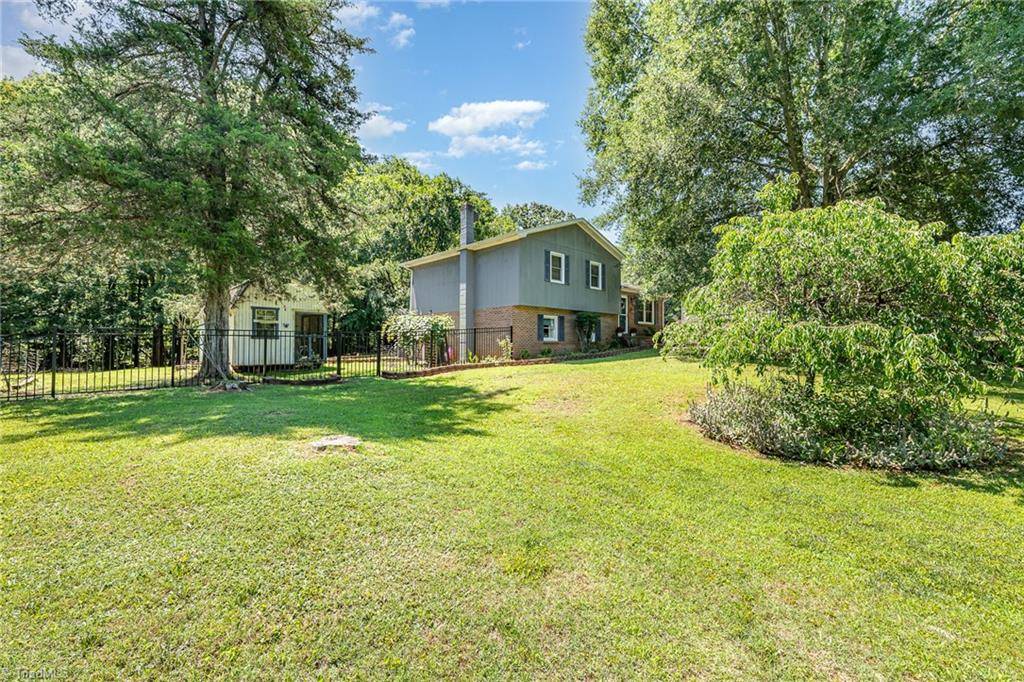 Pfafftown, NC 27040,6517 Benson LN