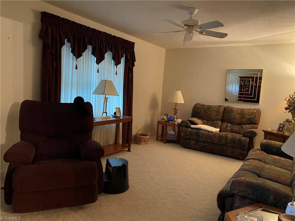 King, NC 27021,1039 Dogwood DR