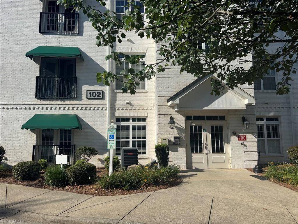 Greensboro, NC 27408,102 Sunset CIR #101