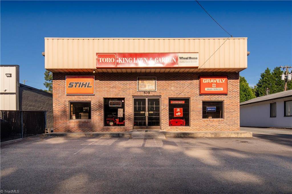 King, NC 27021,509 & 513 S Main ST