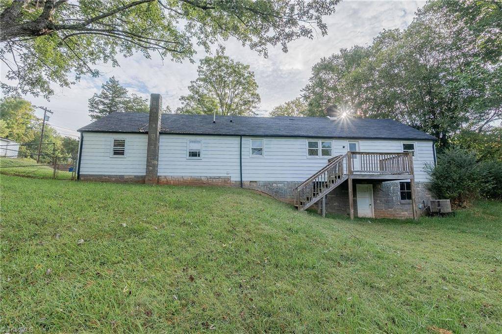 Ronda, NC 28670,203 Old Traphill RD