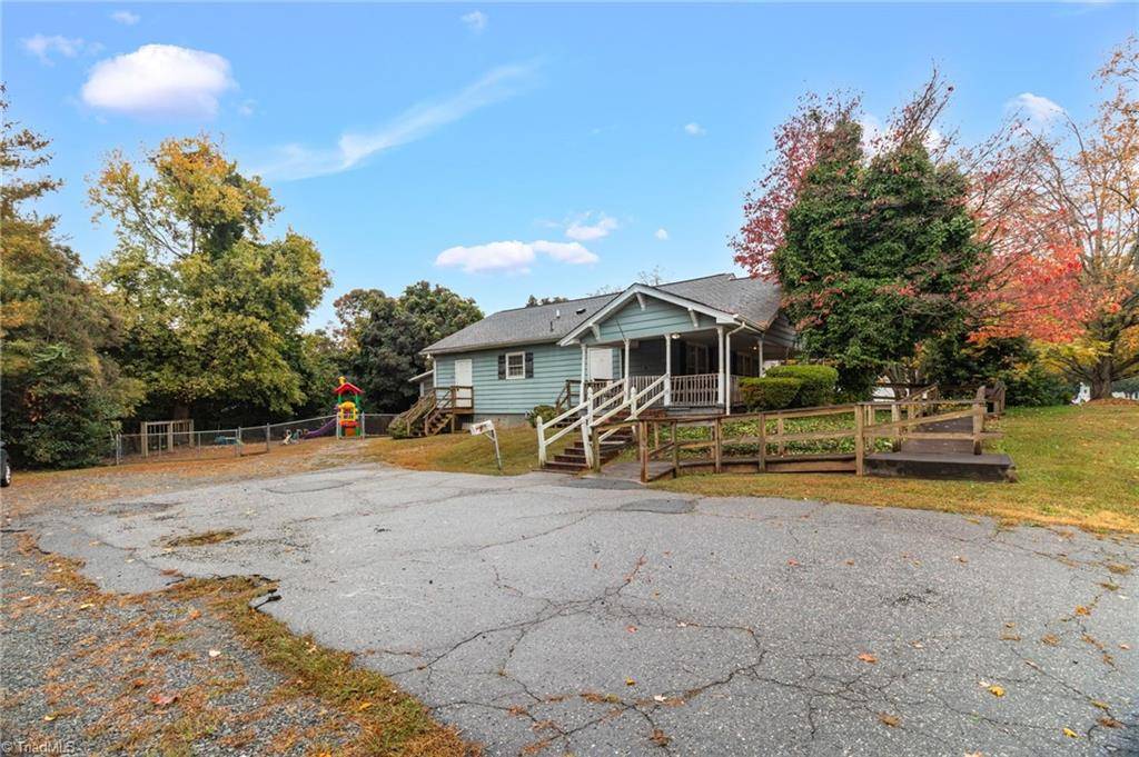 Winston-salem, NC 27104,3842 Country Club RD