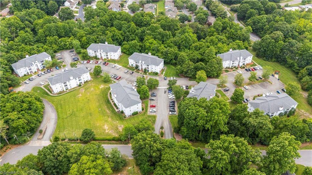 Winston-salem, NC 27103,221 Quietwood DR #221