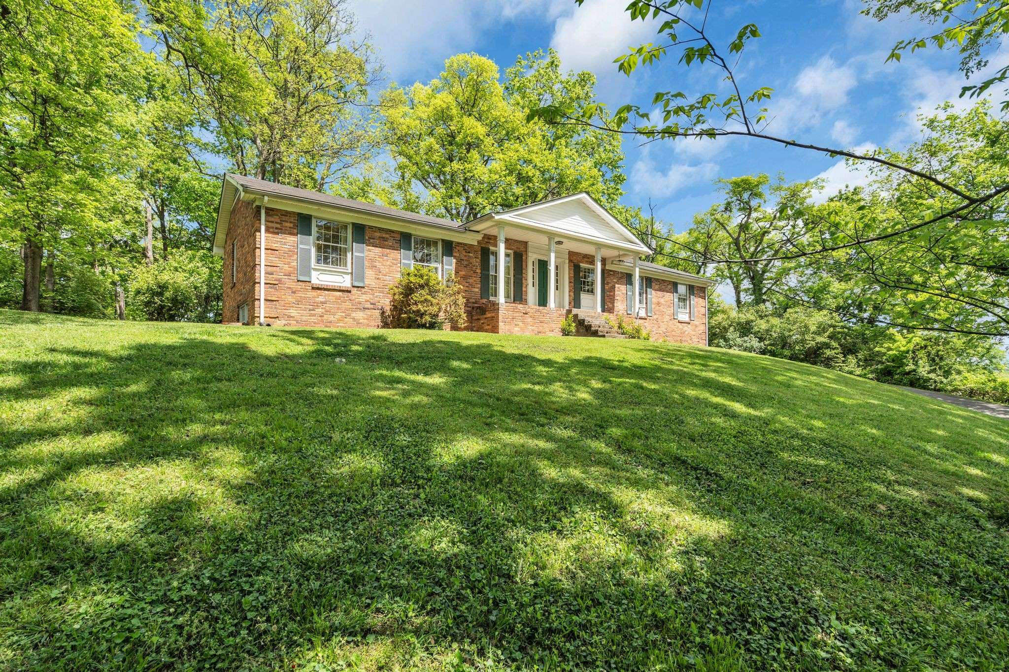 Nashville, TN 37205,6608 Brookmont Ter