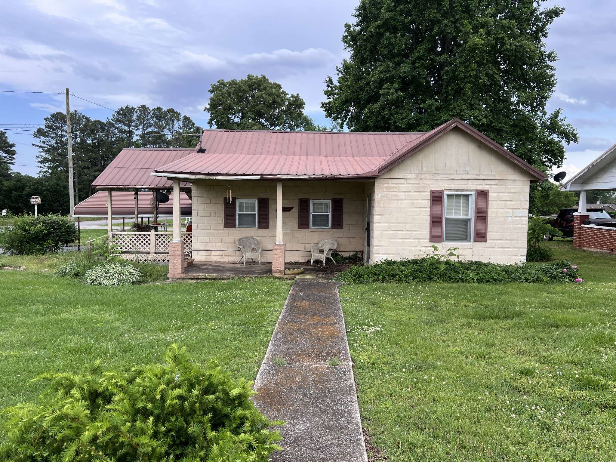 Decherd, TN 37324,1001 W Main St