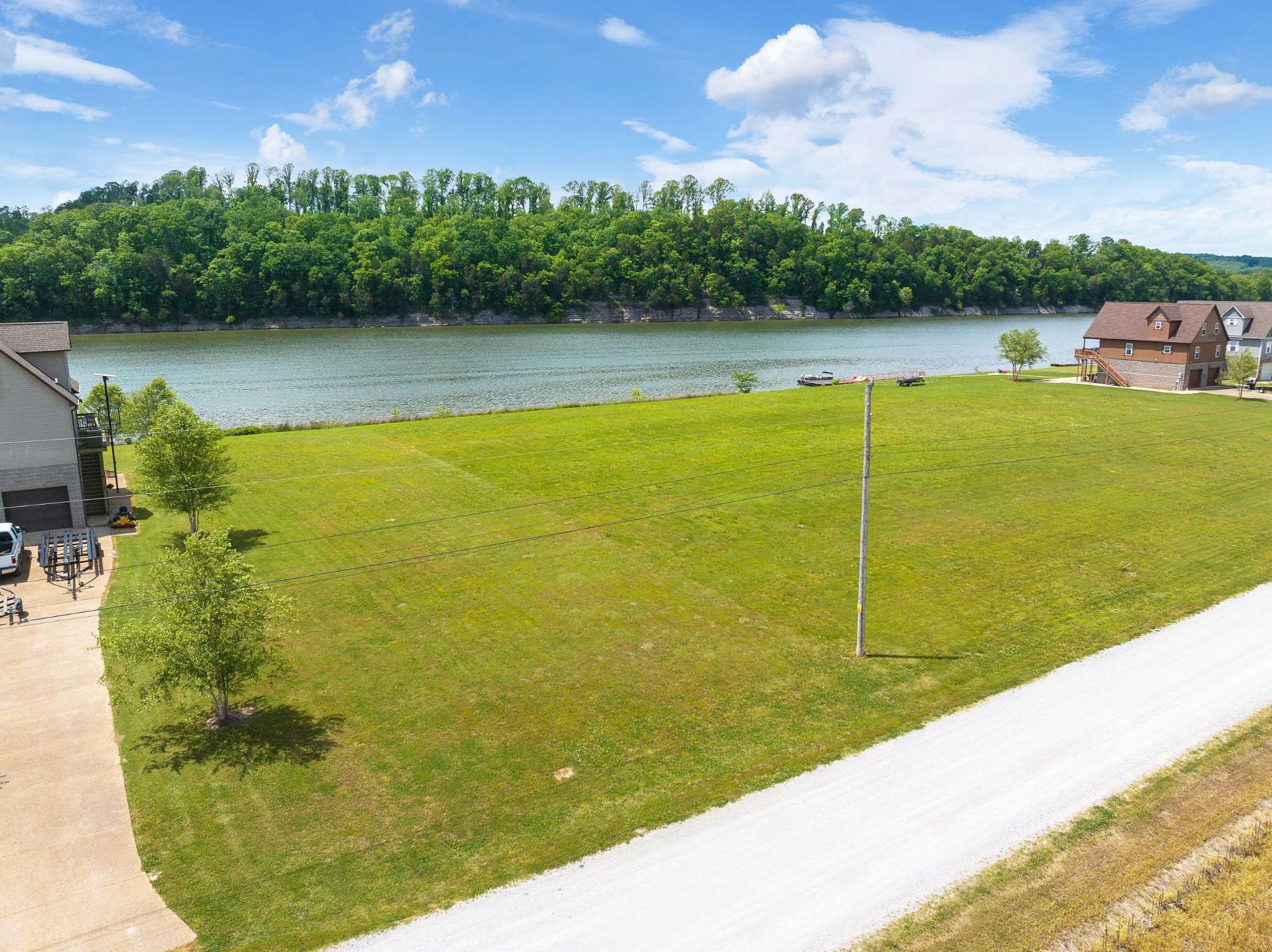 Clifton, TN 38425,1027 Hardin Bottom River Road