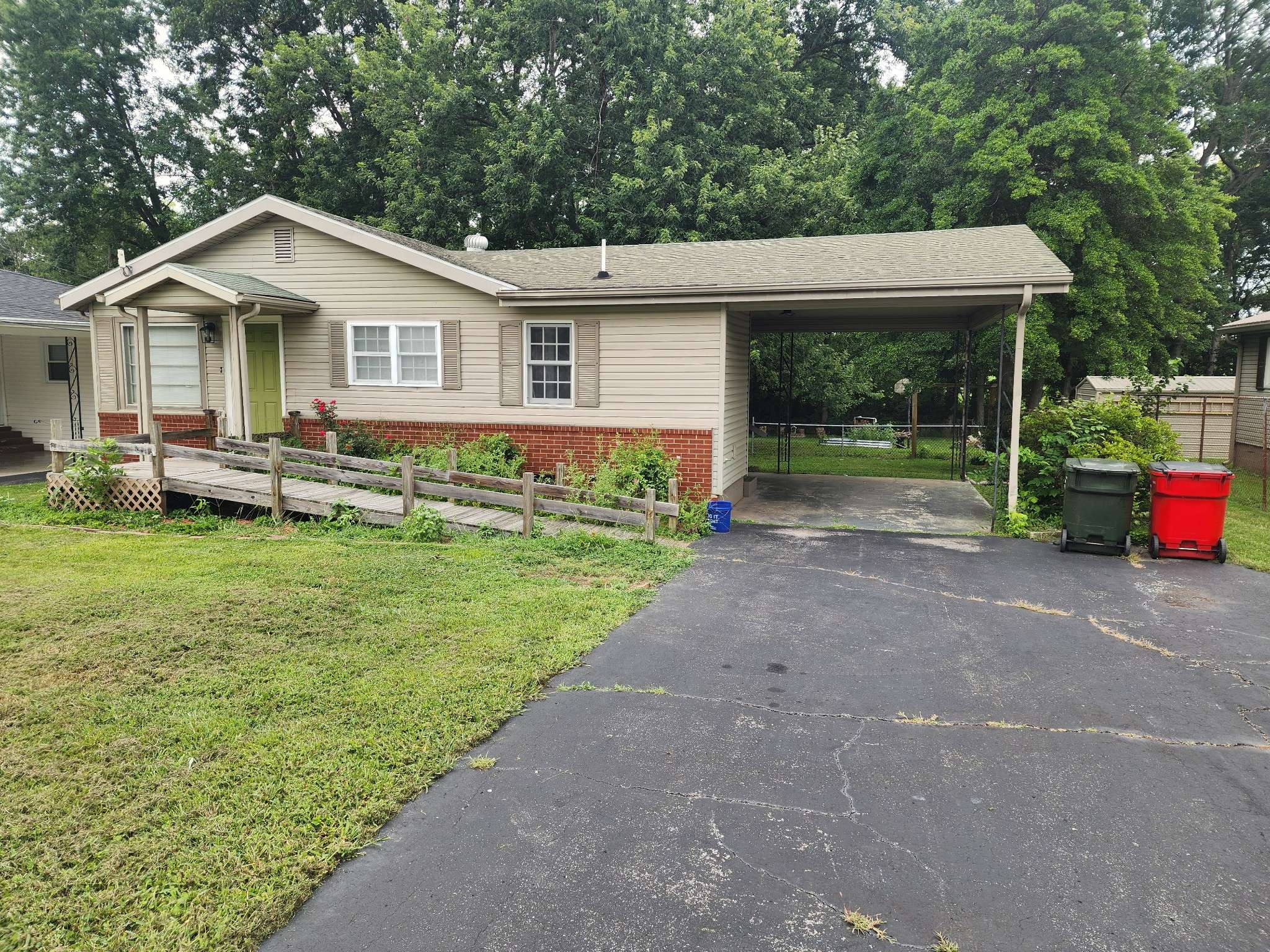 Hopkinsville, KY 42240,521 Apache Dr