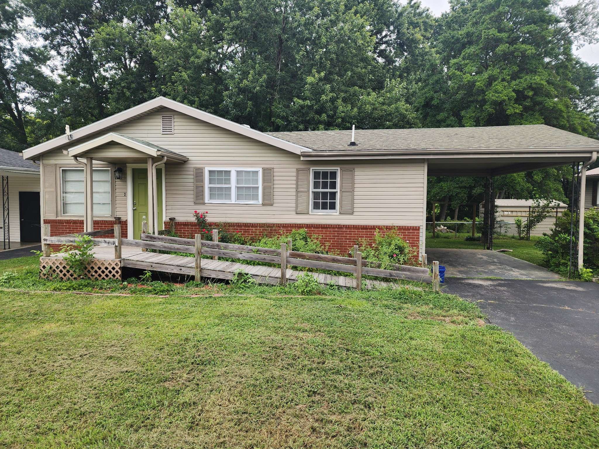 Hopkinsville, KY 42240,521 Apache Dr