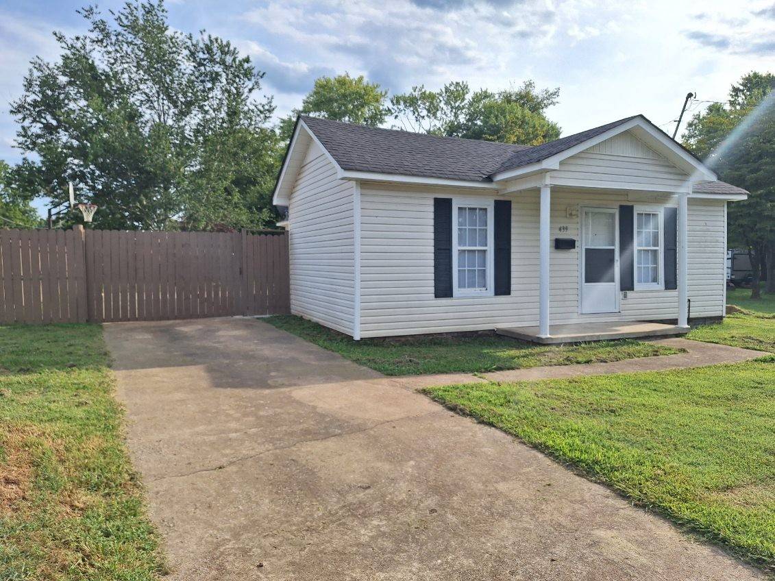 Lawrenceburg, TN 38464,439 4th St