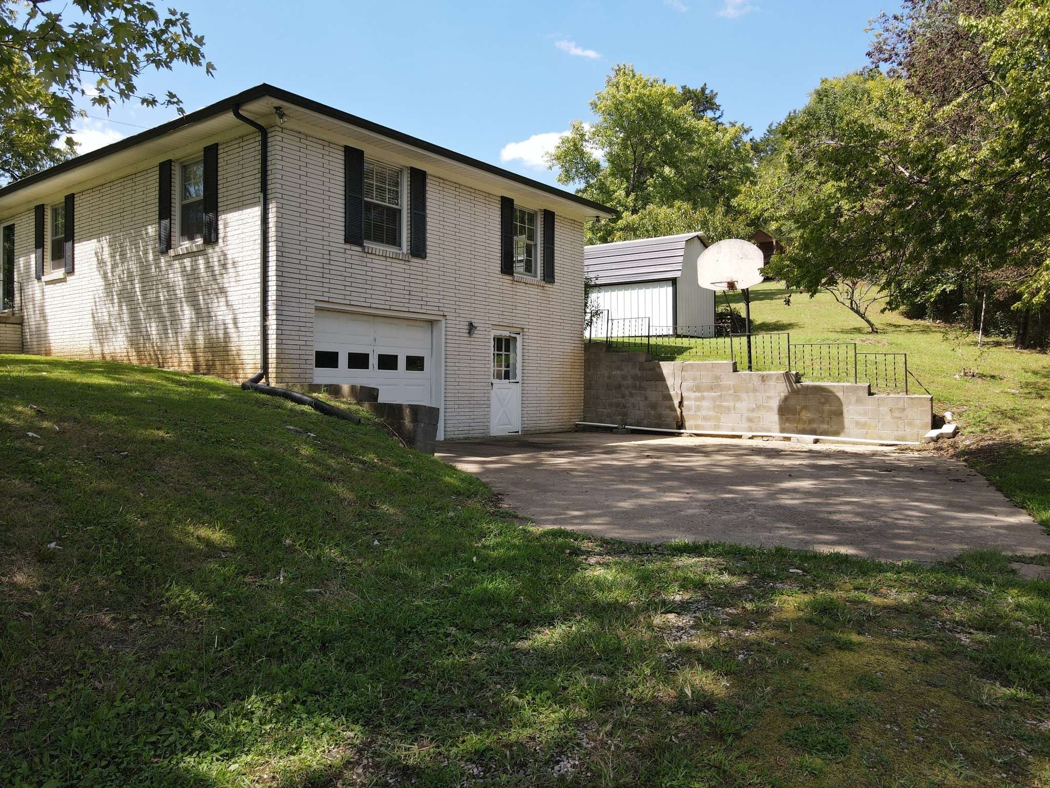 Carthage, TN 37030,127 Pleasant Shade Hwy