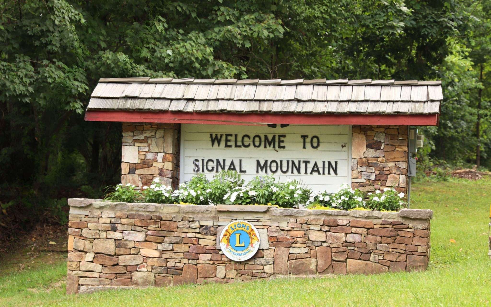 Signal Mountain, TN 37377,1220 Mountain Brook Circle