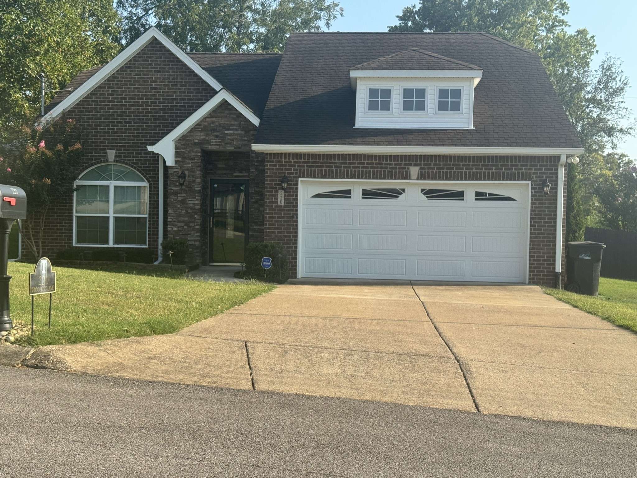 Columbia, TN 38401,220 Woodsong Ln