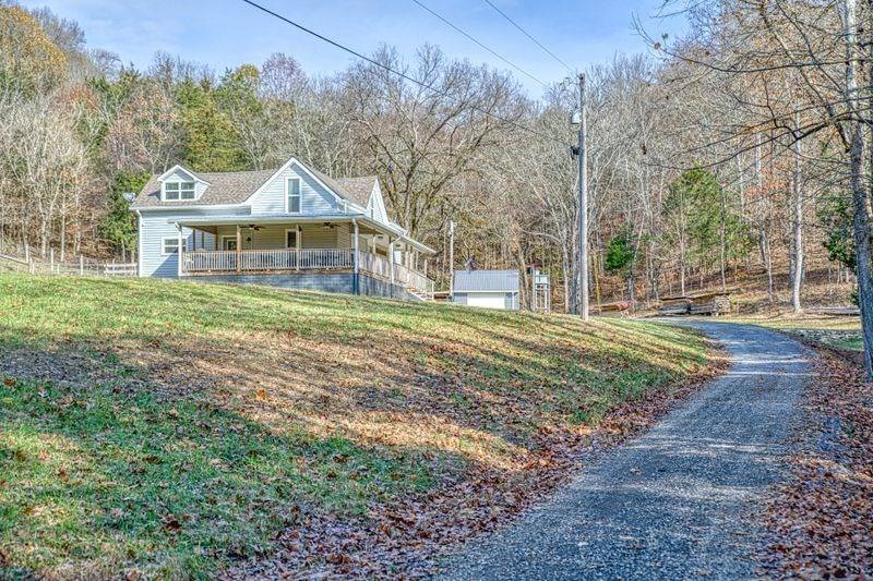 Gainesboro, TN 38562,390 Taylor Hollow Ln