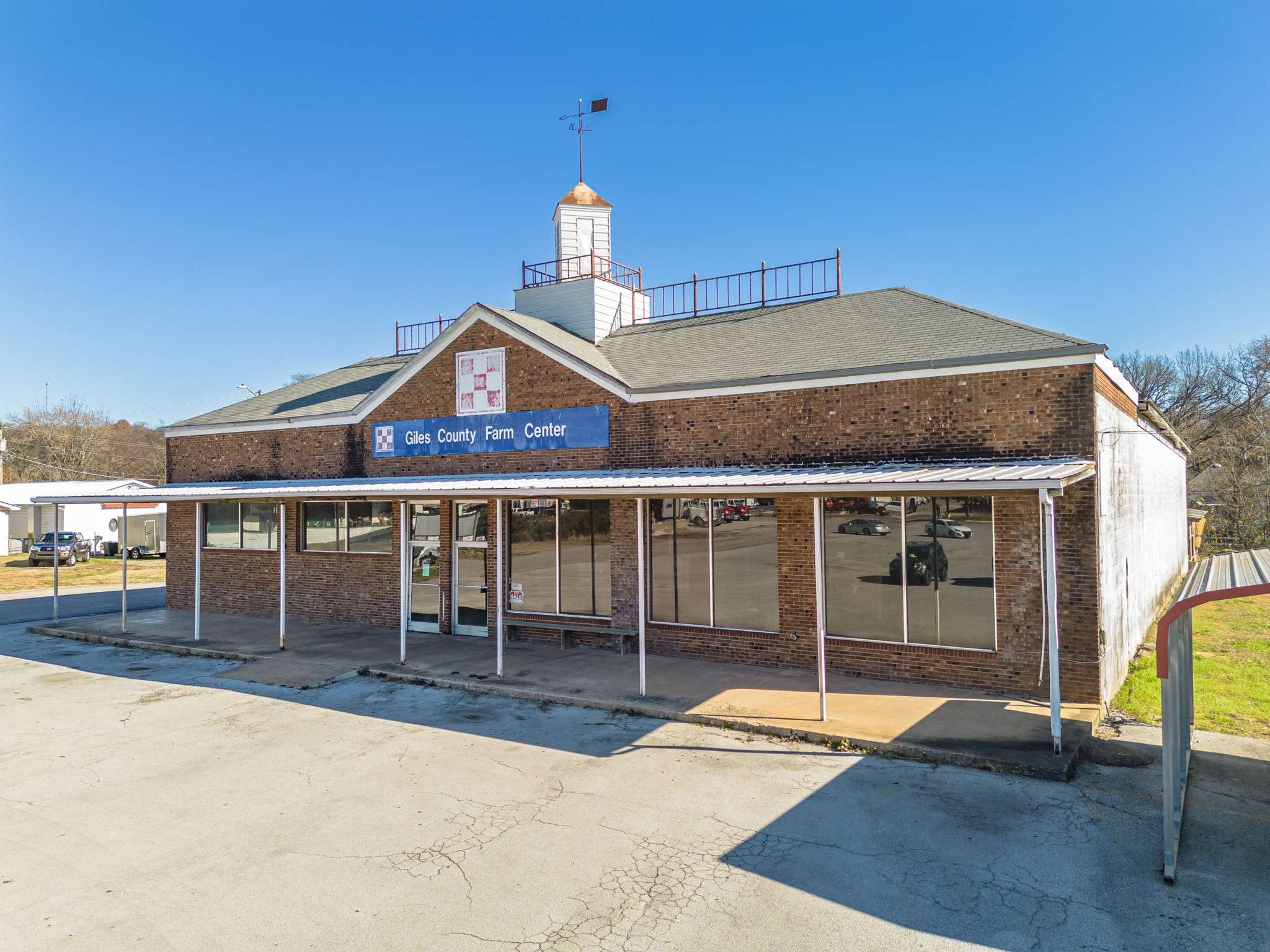 Pulaski, TN 38478,445 N 1st St