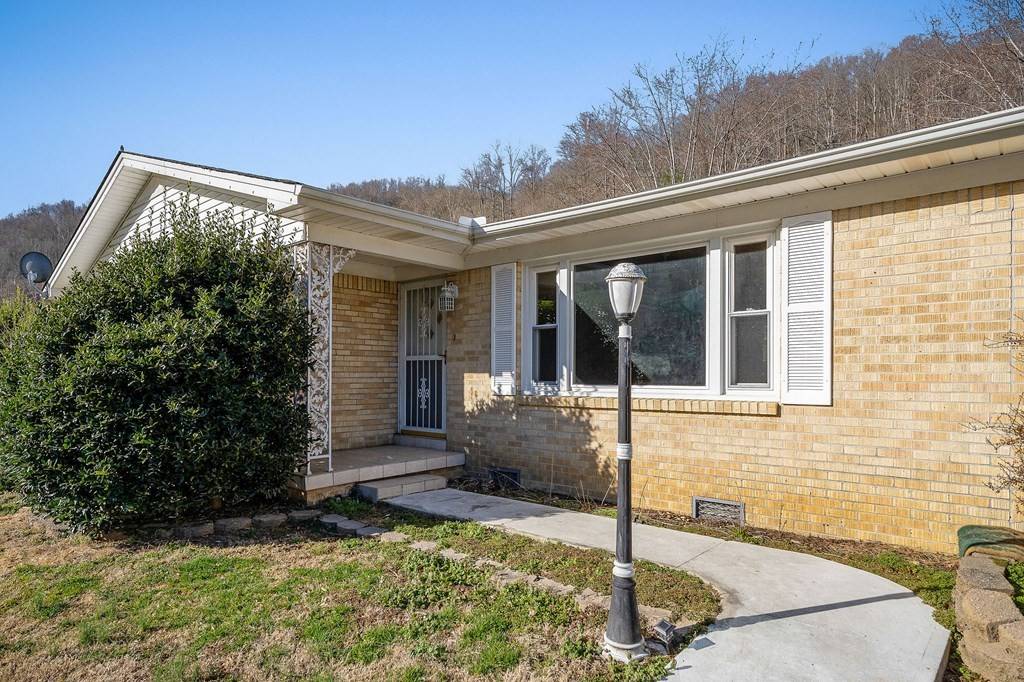 Gainesboro, TN 38562,478 S Grundy Quarles Hwy