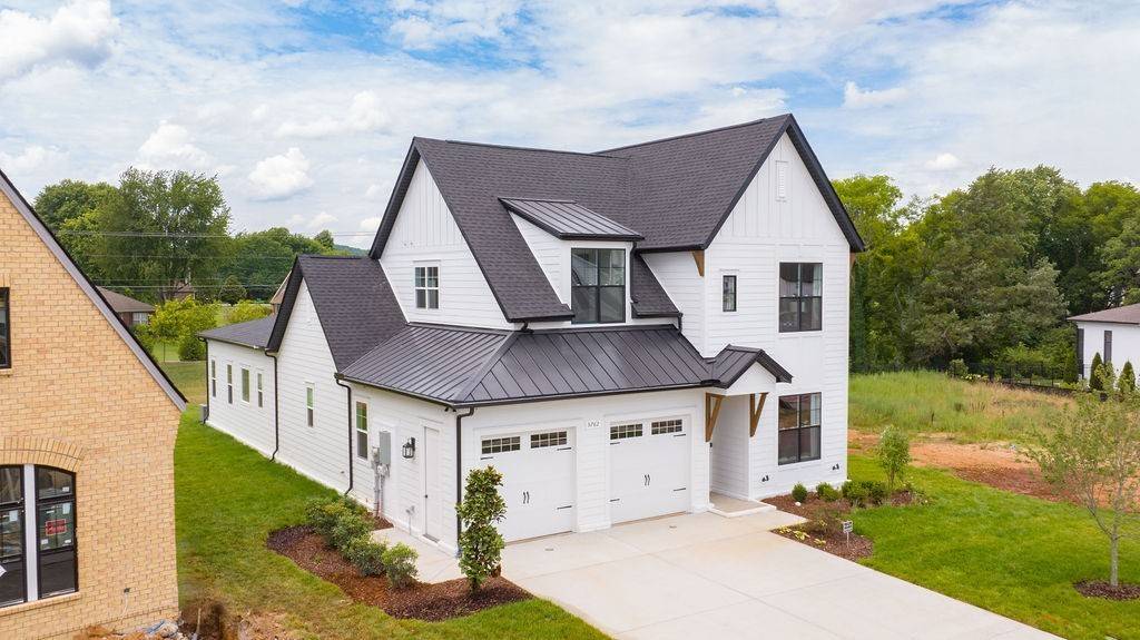 Murfreesboro, TN 37129,5826 Willoughby way