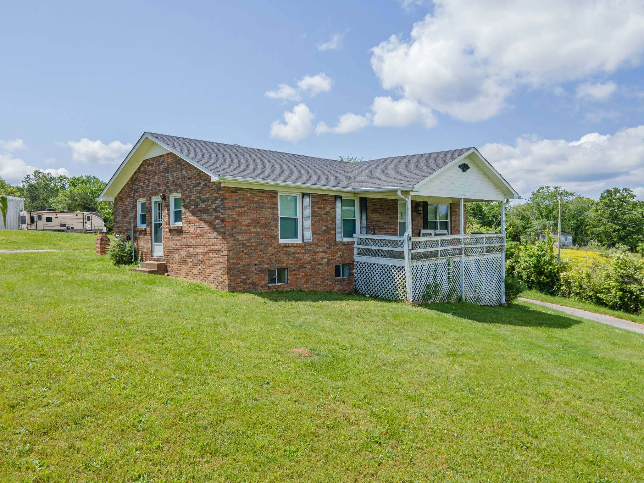 Waynesboro, TN 38485,1272 Old Highway 64 #E
