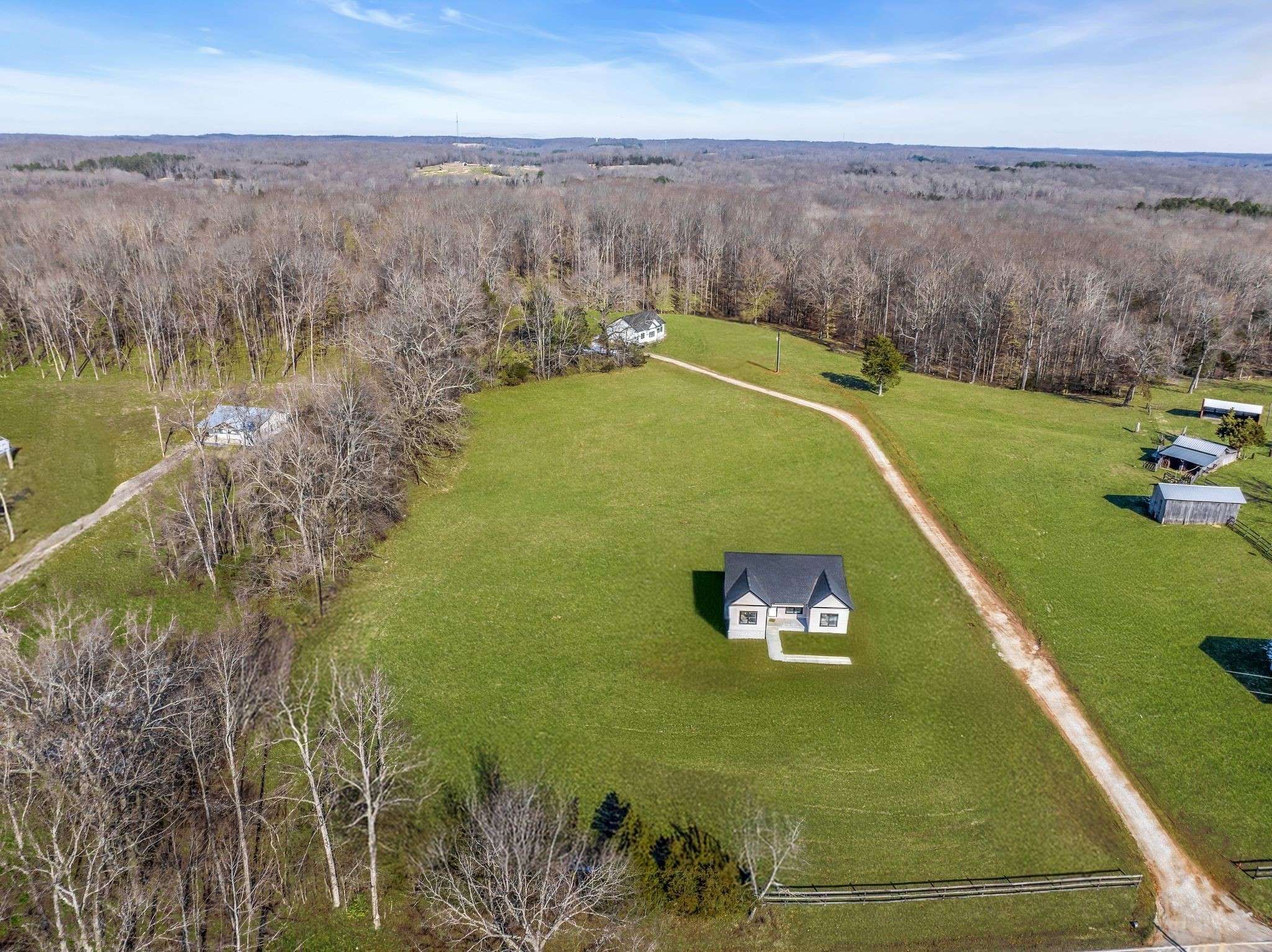 Charlotte, TN 37036,1067 Old County House Road