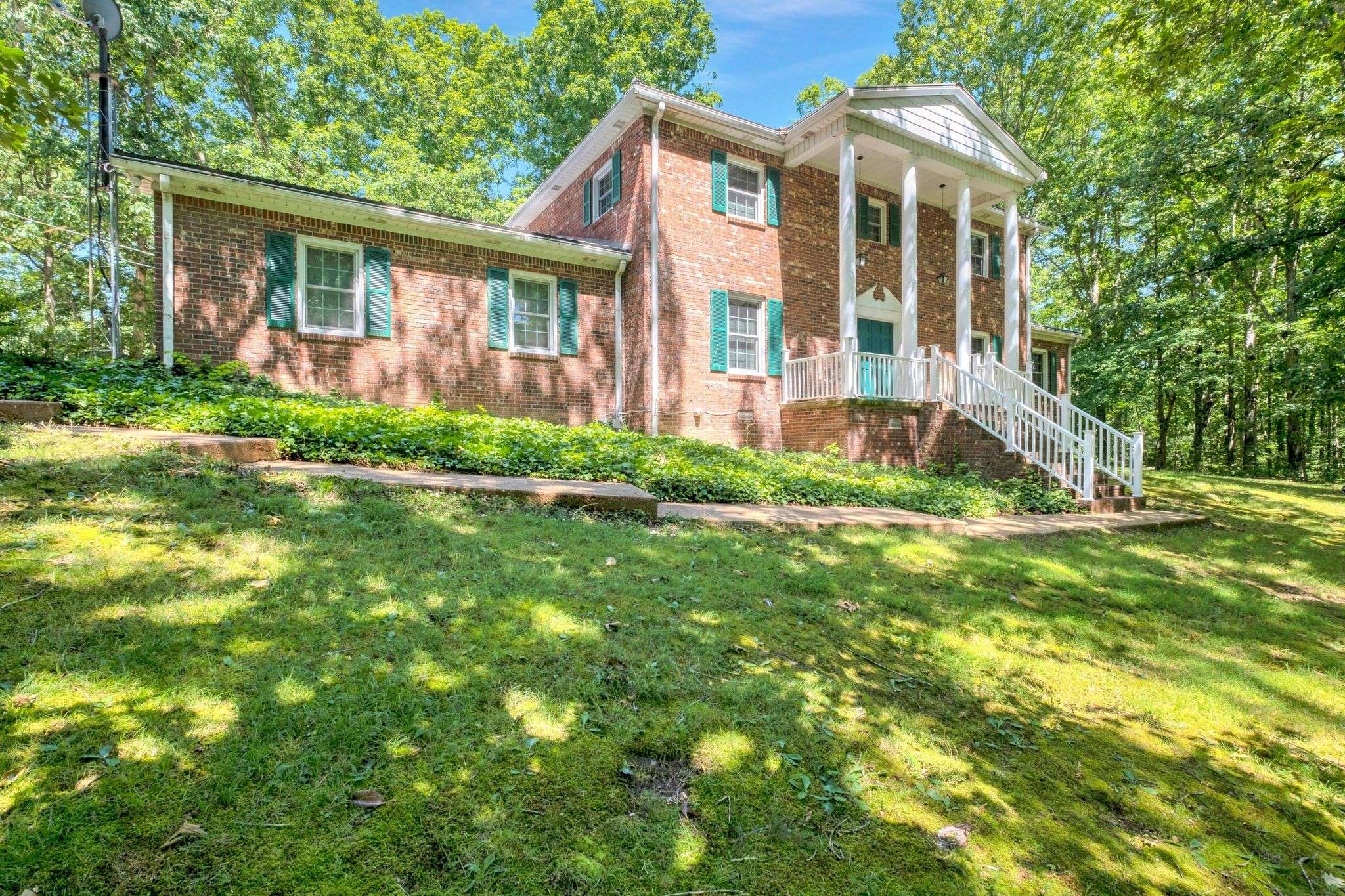 Hohenwald, TN 38462,107 Leslie Ln
