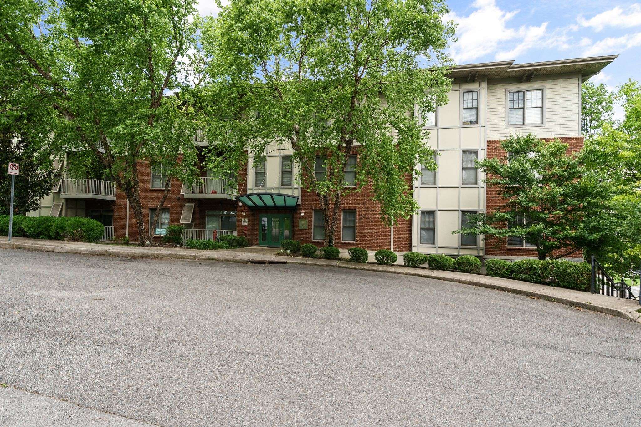 Nashville, TN 37203,3100 W End Cir #102