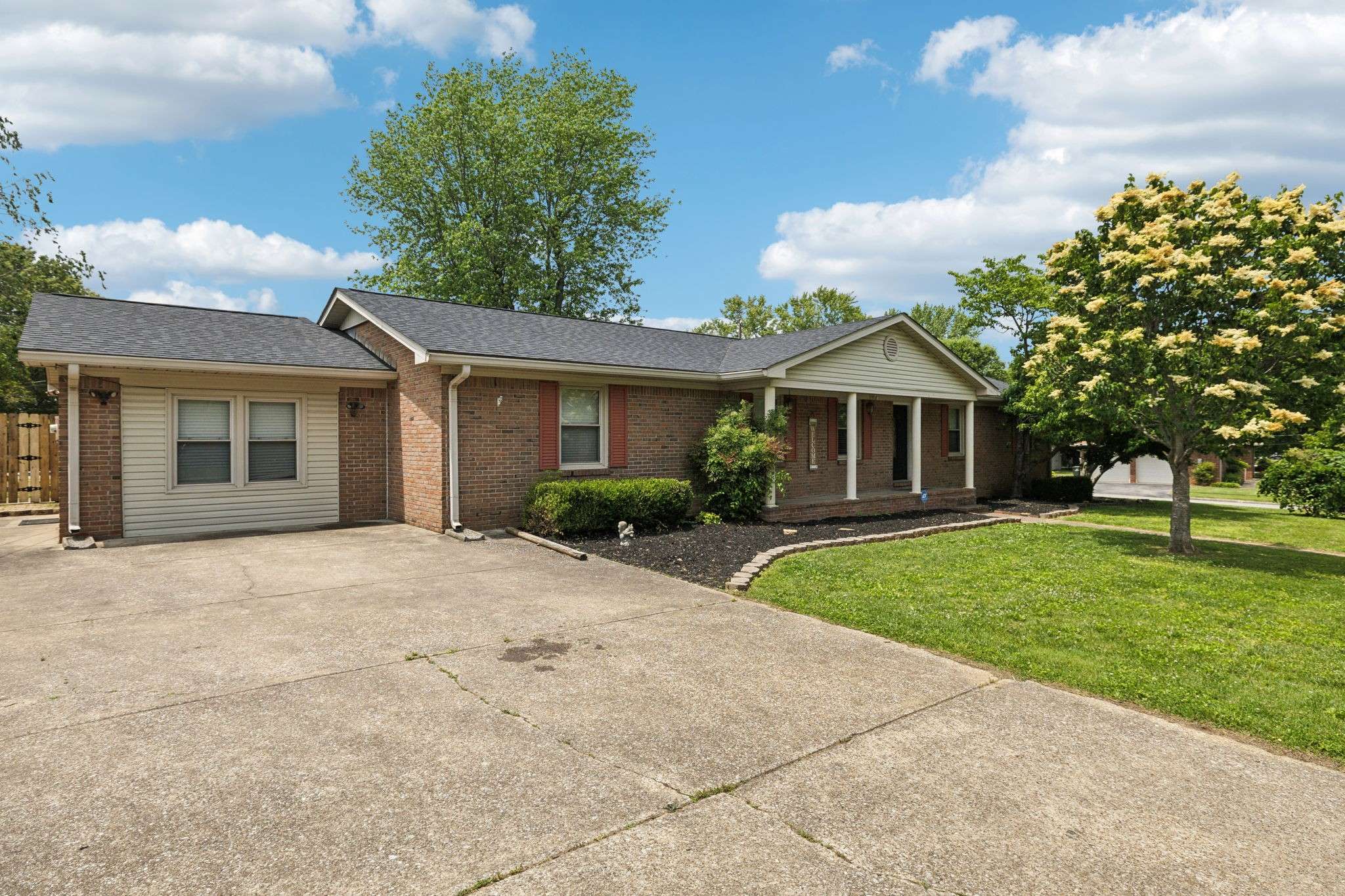 Hopkinsville, KY 42240,805 Springmont Dr