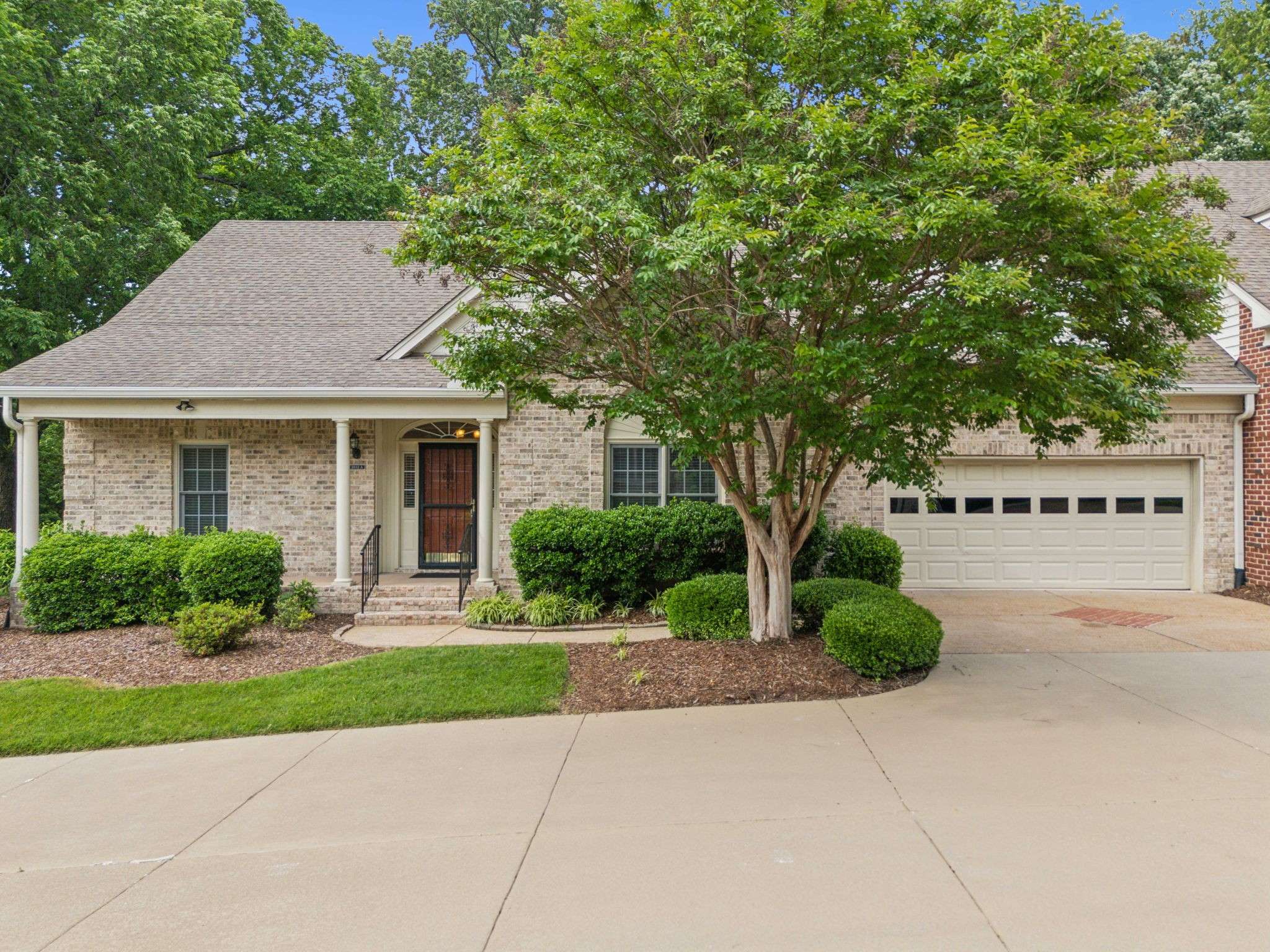 Nashville, TN 37215,2812A White Oak Dr