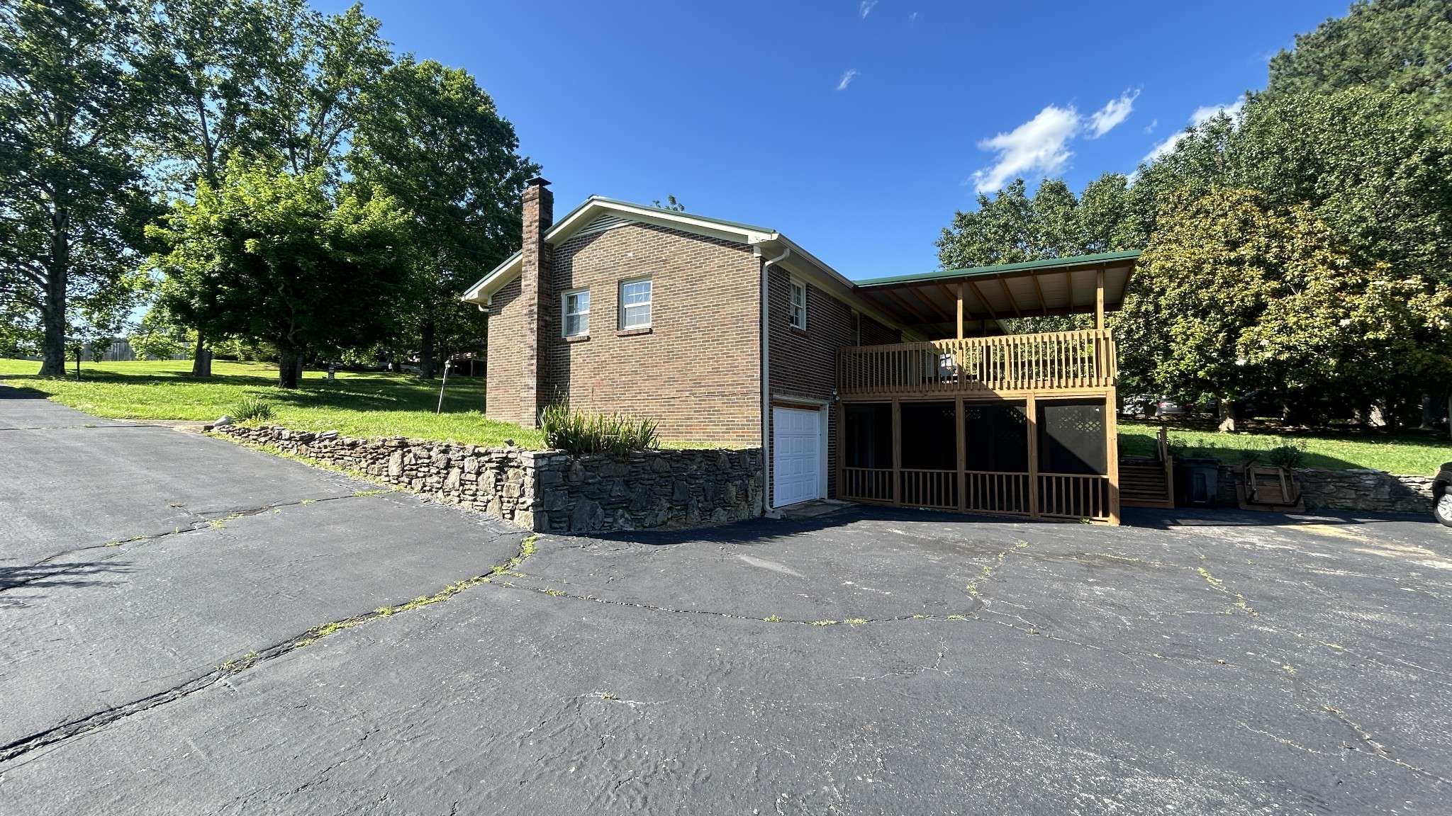 Columbia, TN 38401,904 Cheairs Cir