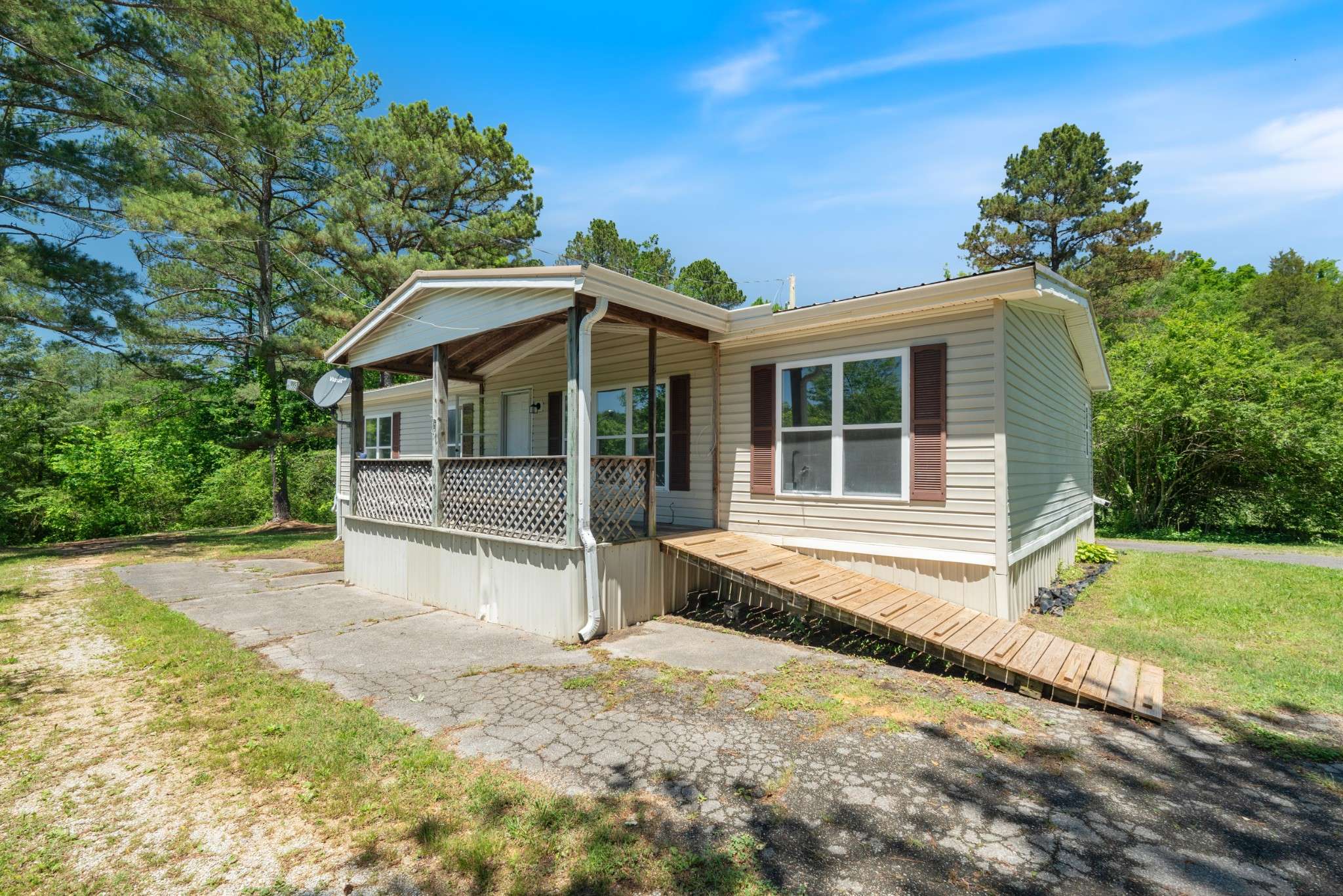 Linden, TN 37096,5772 Highway 438 #W