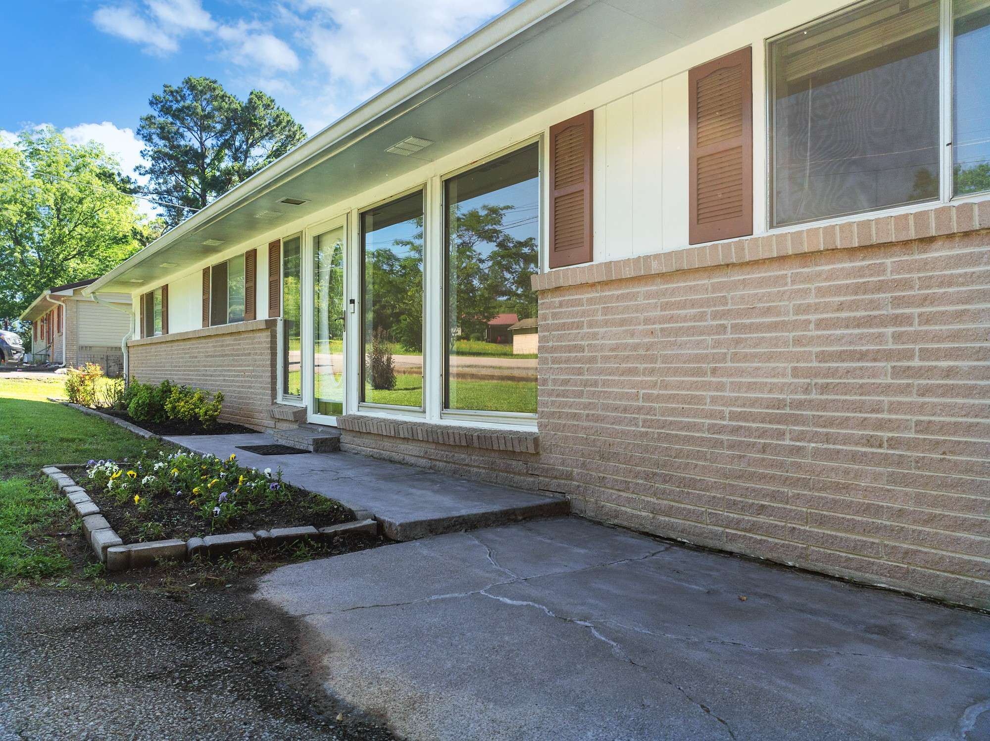Decaturville, TN 38329,53 Elm St