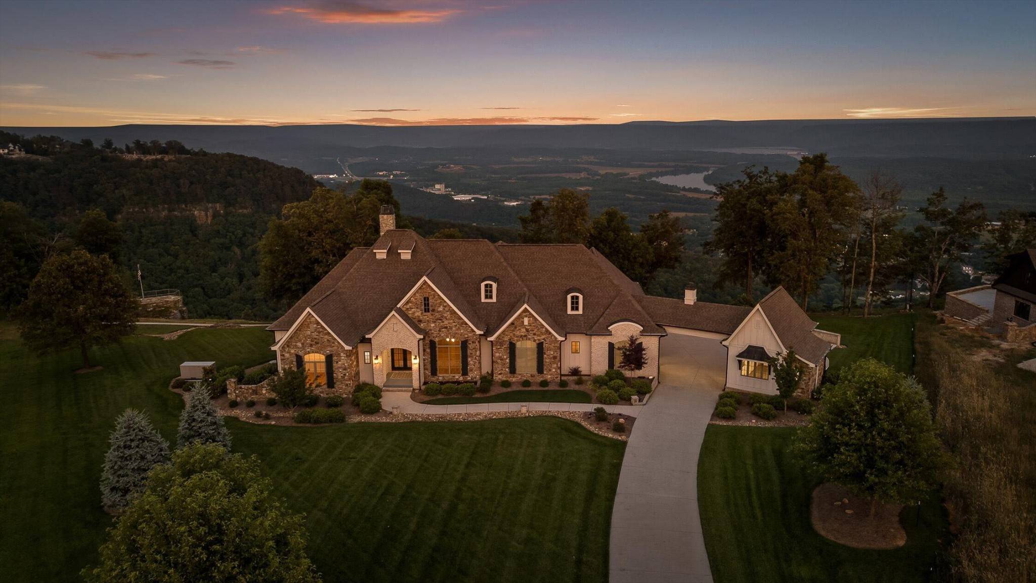 Jasper, TN 37347,240 Cash Cave Road