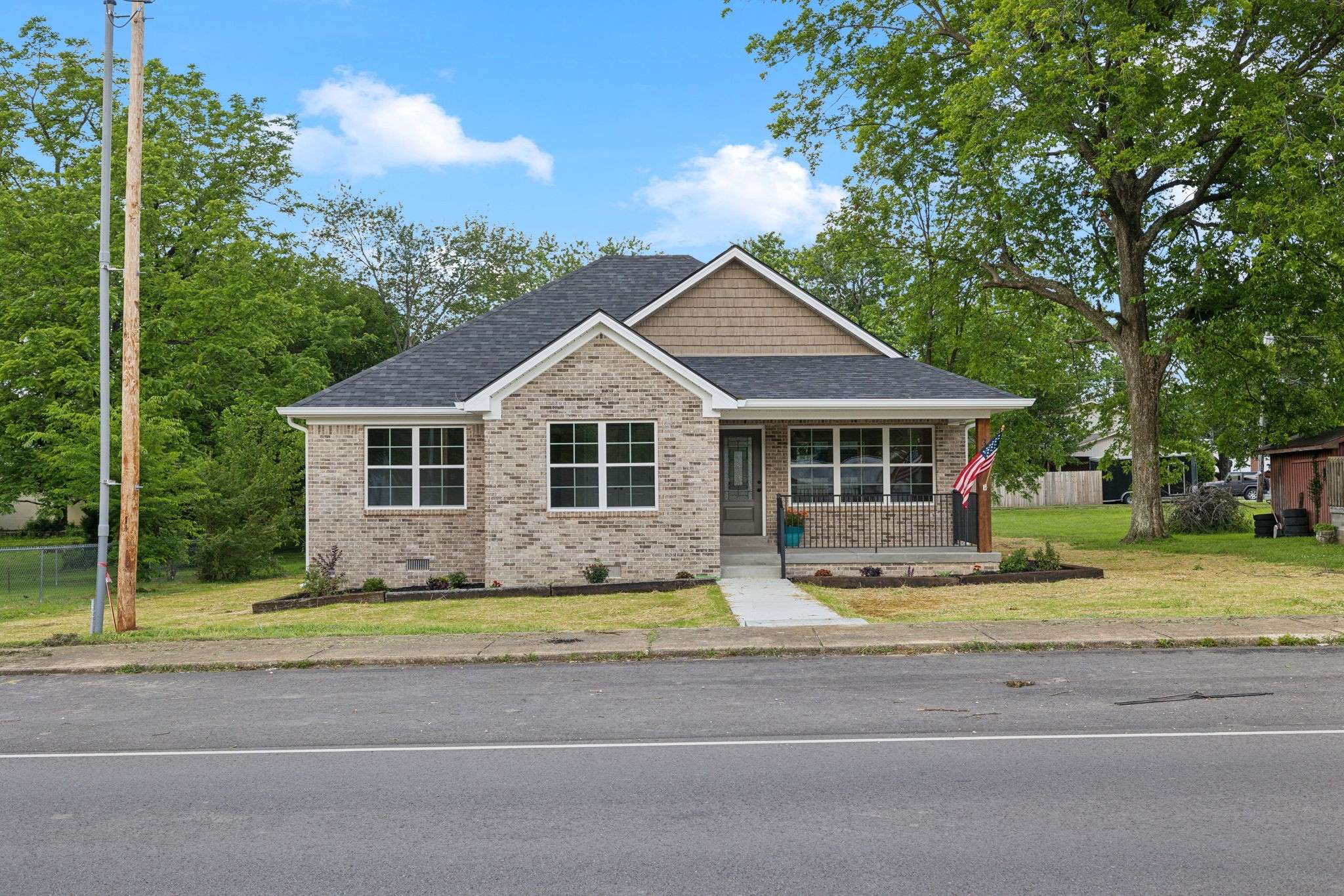 Hohenwald, TN 38462,304 S Maple St