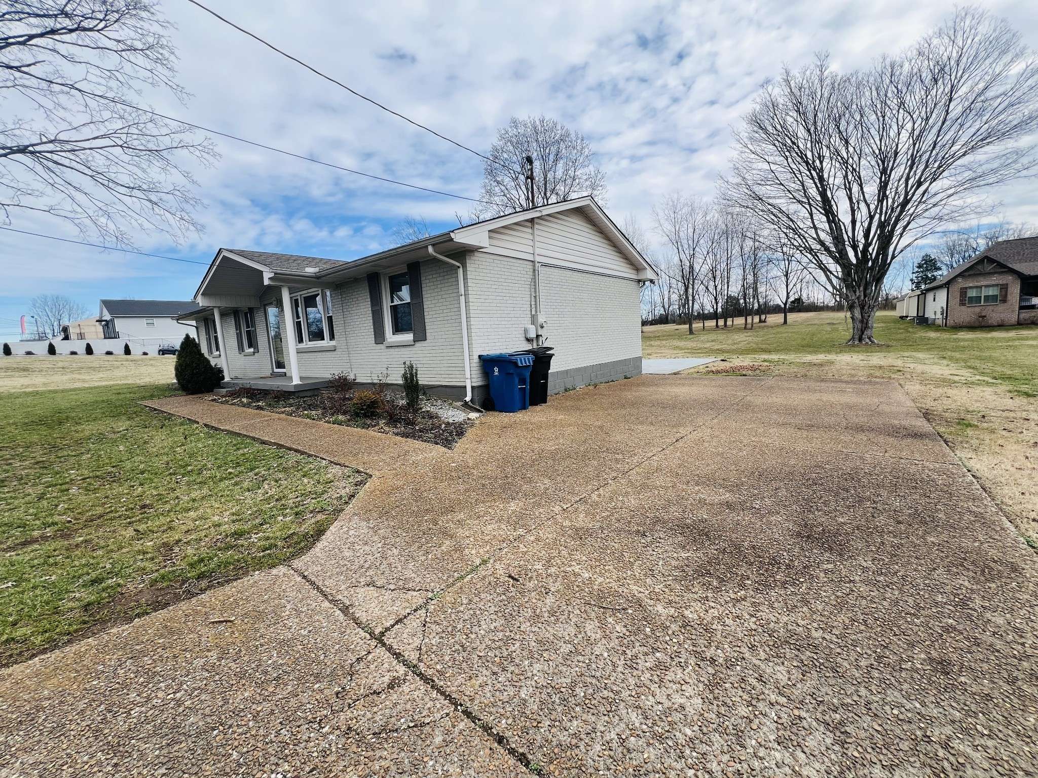 White House, TN 37188,170 Old Highway 31 #W