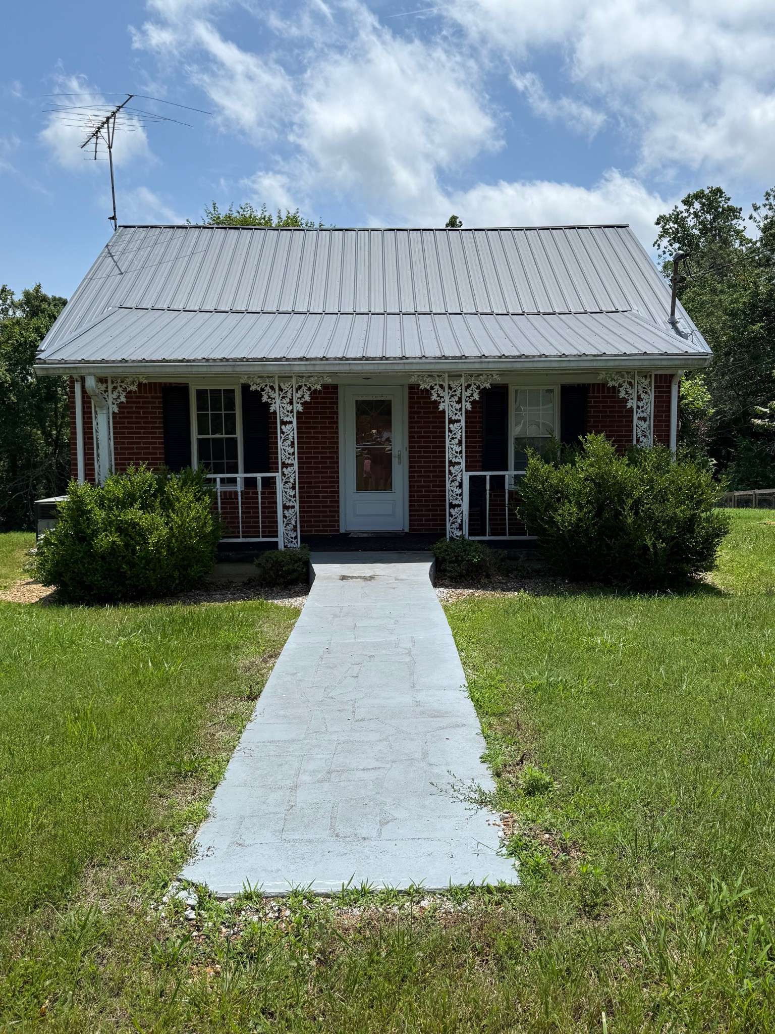 Westmoreland, TN 37186,835 Hawkins Rd